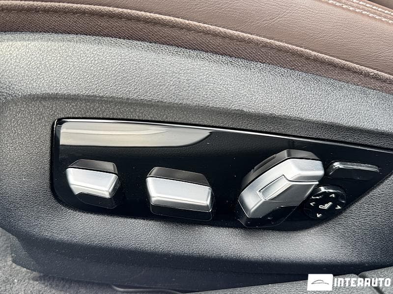 2017 BMW 740 — Miniatură 24