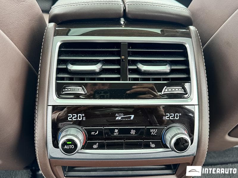 2017 BMW 740 — Miniatură 26