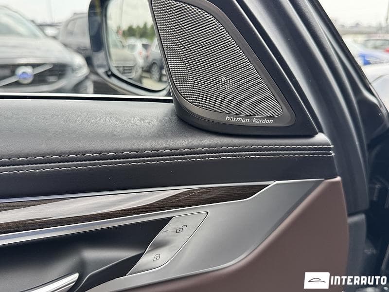 2017 BMW 740 — Miniatură 21