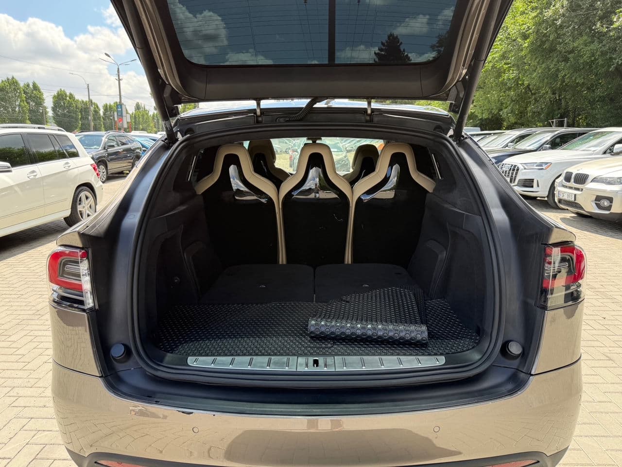 2016 Tesla Model X — Miniatură 11