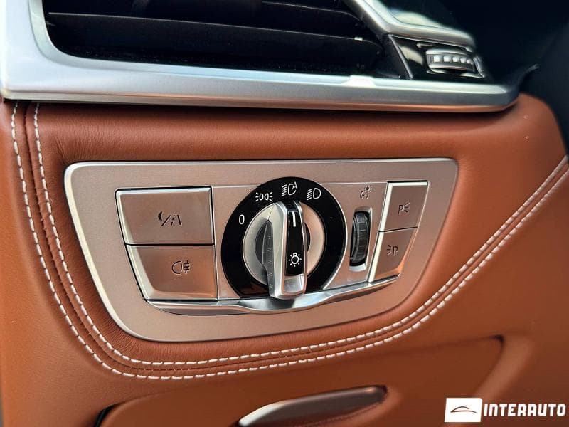 2019 BMW 745e — Miniatură 9