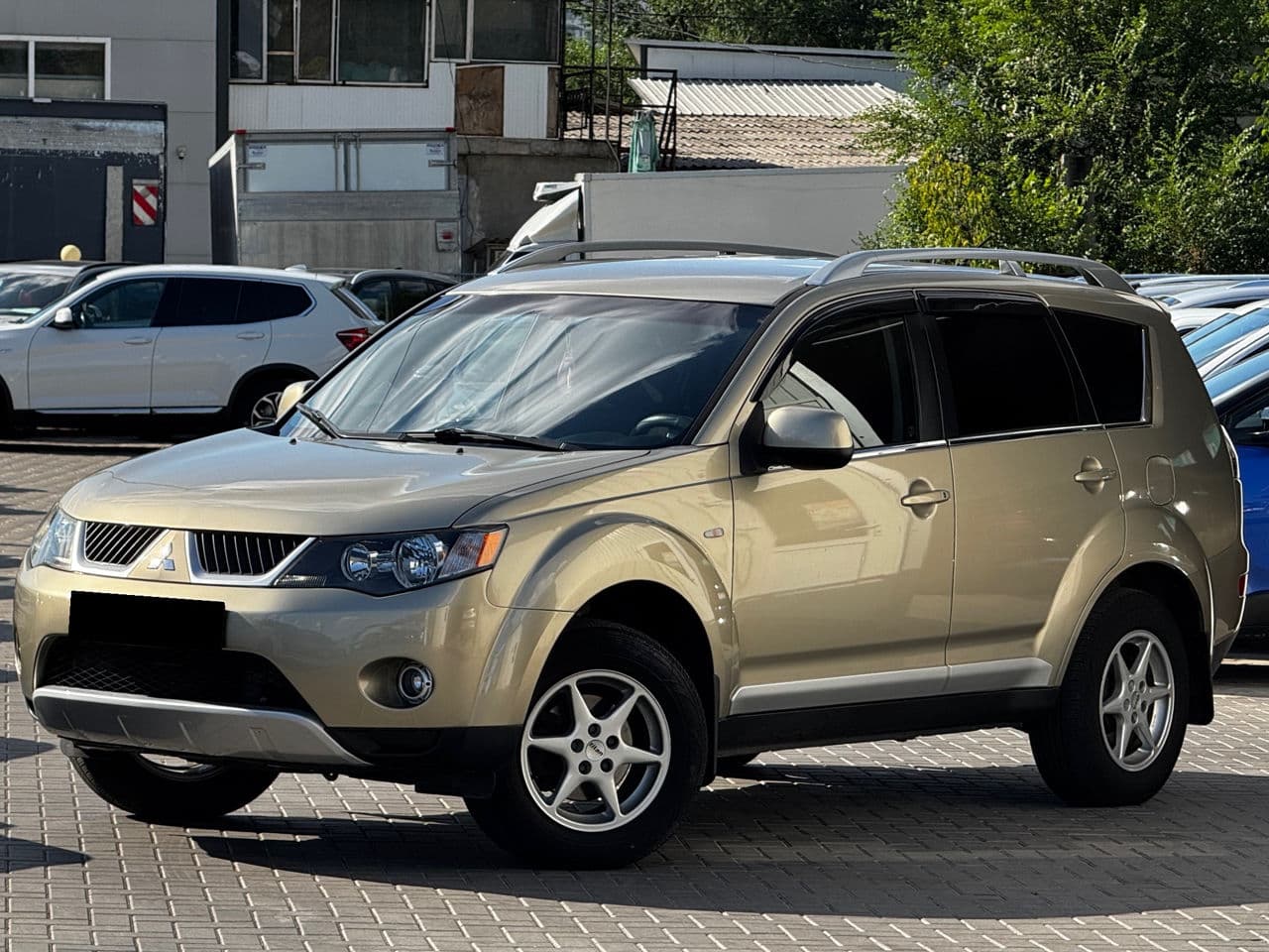 Mitsubishi Outlander XL