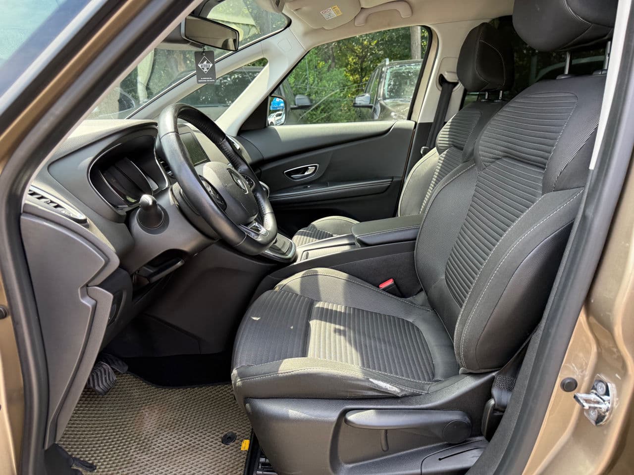 2017 Renault Grand Scenic — Miniatură 6