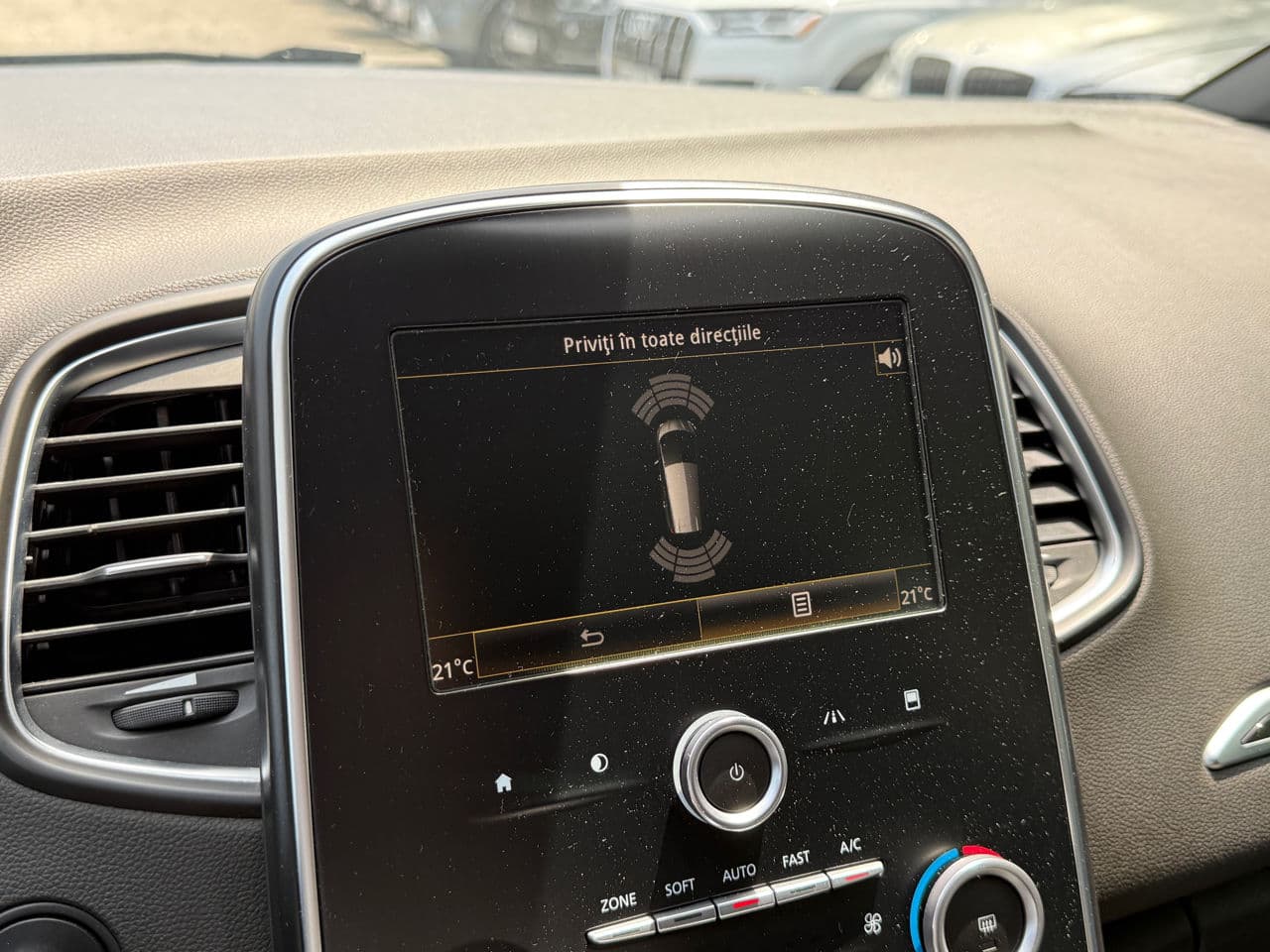 2017 Renault Grand Scenic — Miniatură 11