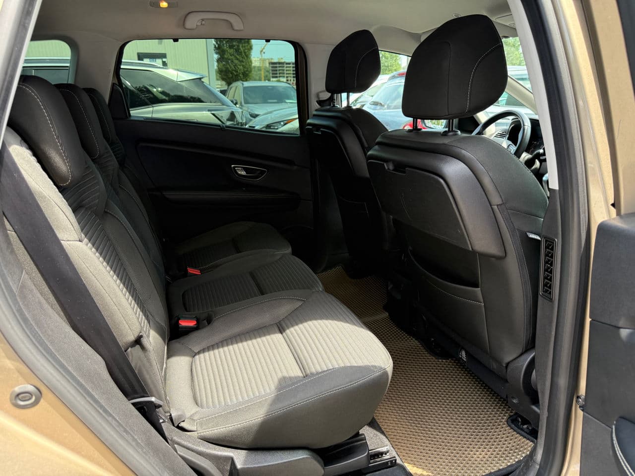 2017 Renault Grand Scenic — Miniatură 15