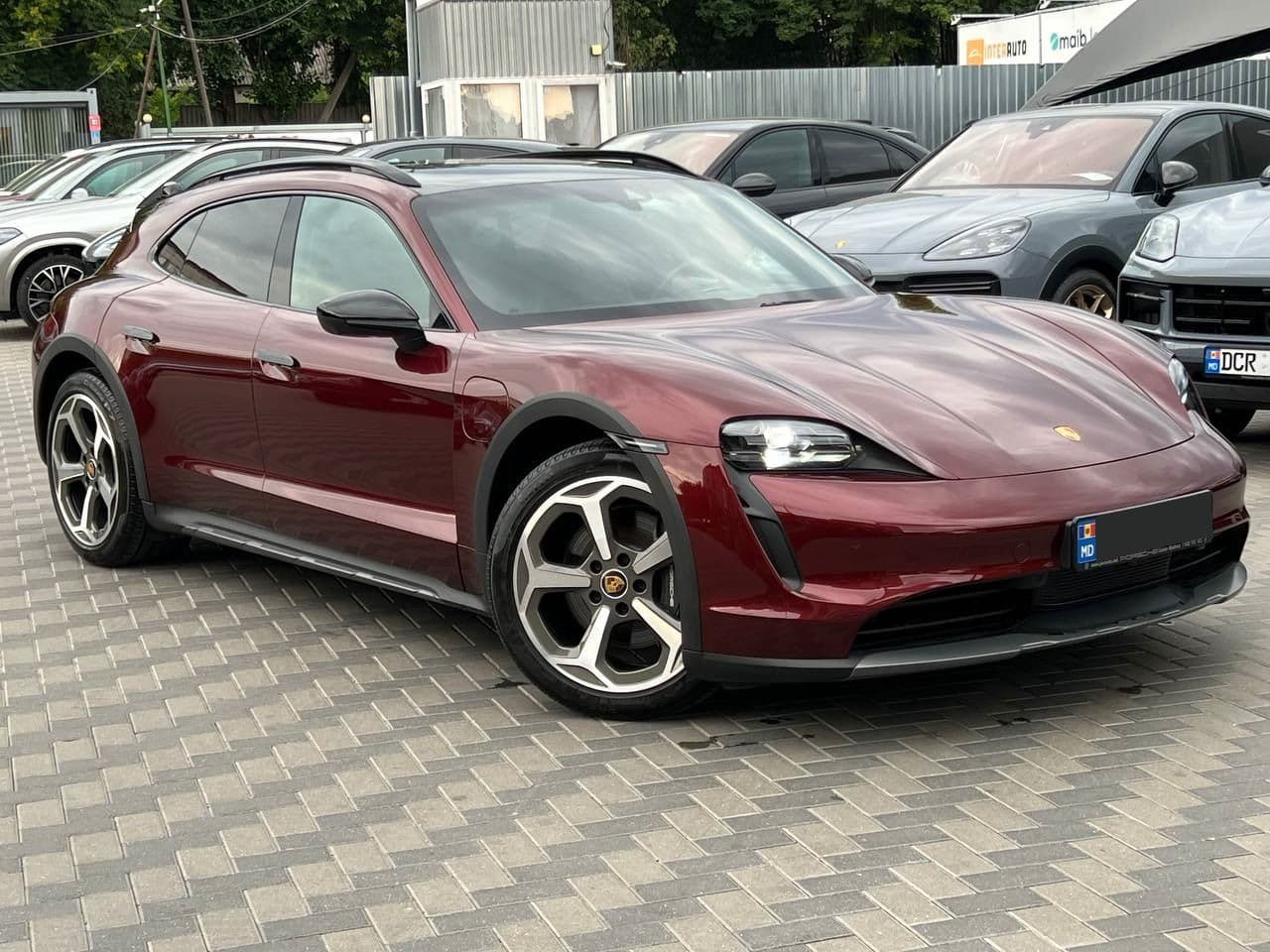2021 Porsche Taycan 4S — Miniatură 3