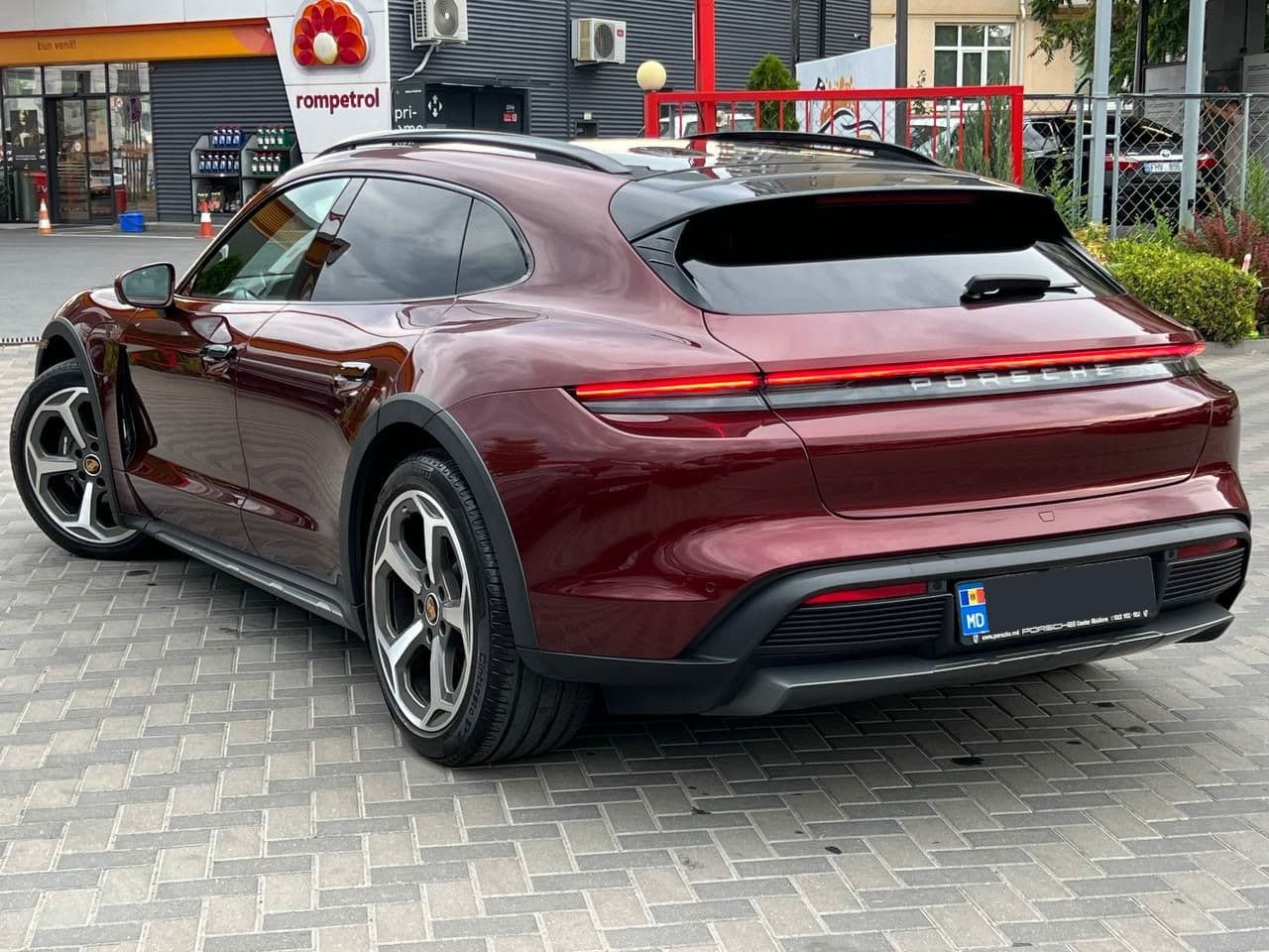 2021 Porsche Taycan 4S — Miniatură 2
