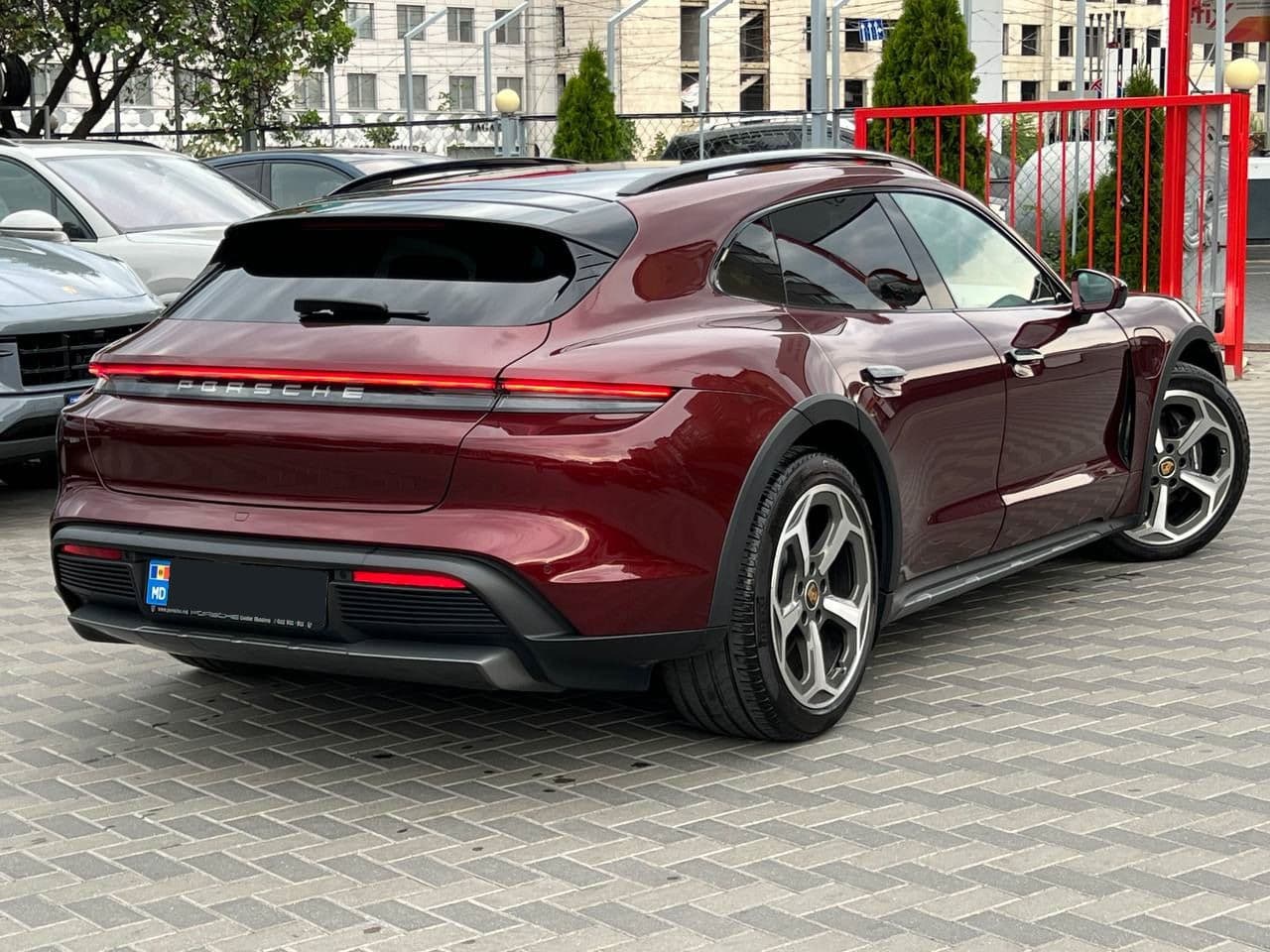 2021 Porsche Taycan 4S — Miniatură 4
