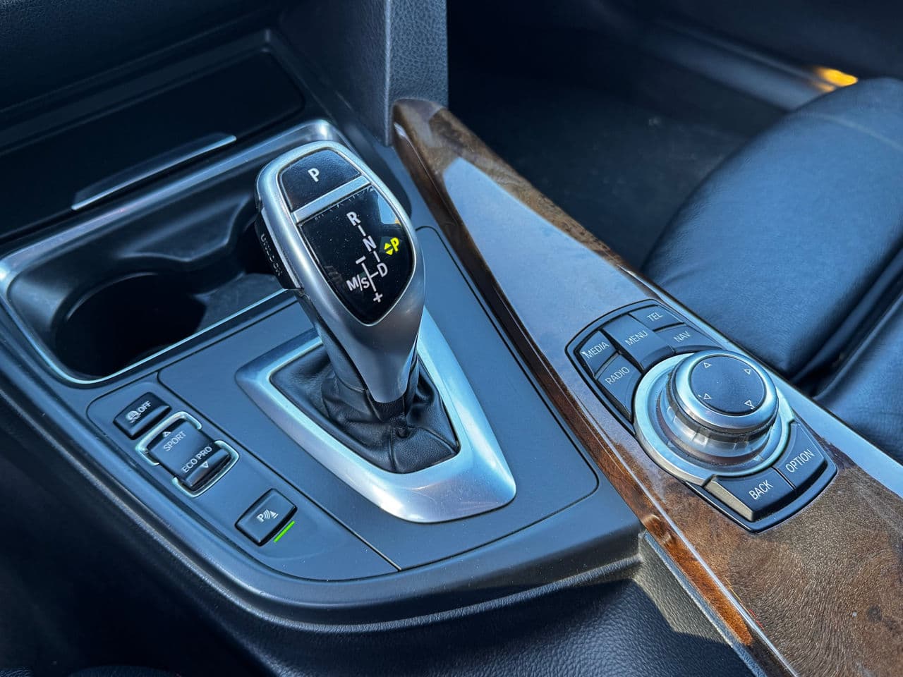 2012 BMW 320 — Miniatură 14