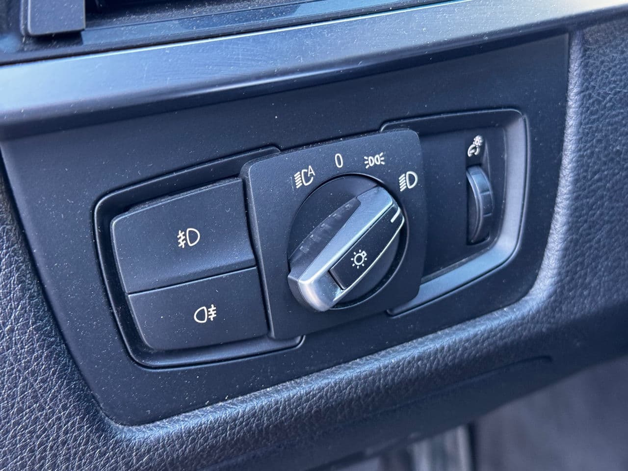 2012 BMW 320 — Miniatură 15