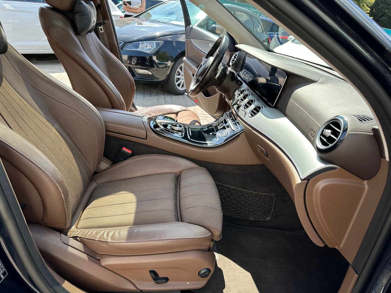 2016 Mercedes E 220 — Miniatură 6
