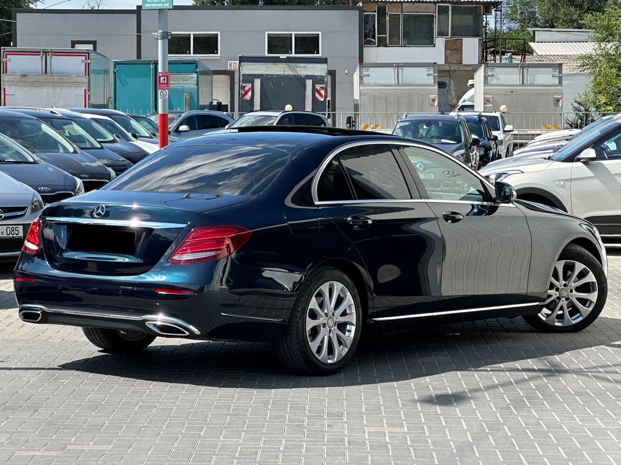 2016 Mercedes E 220 — Miniatură 4