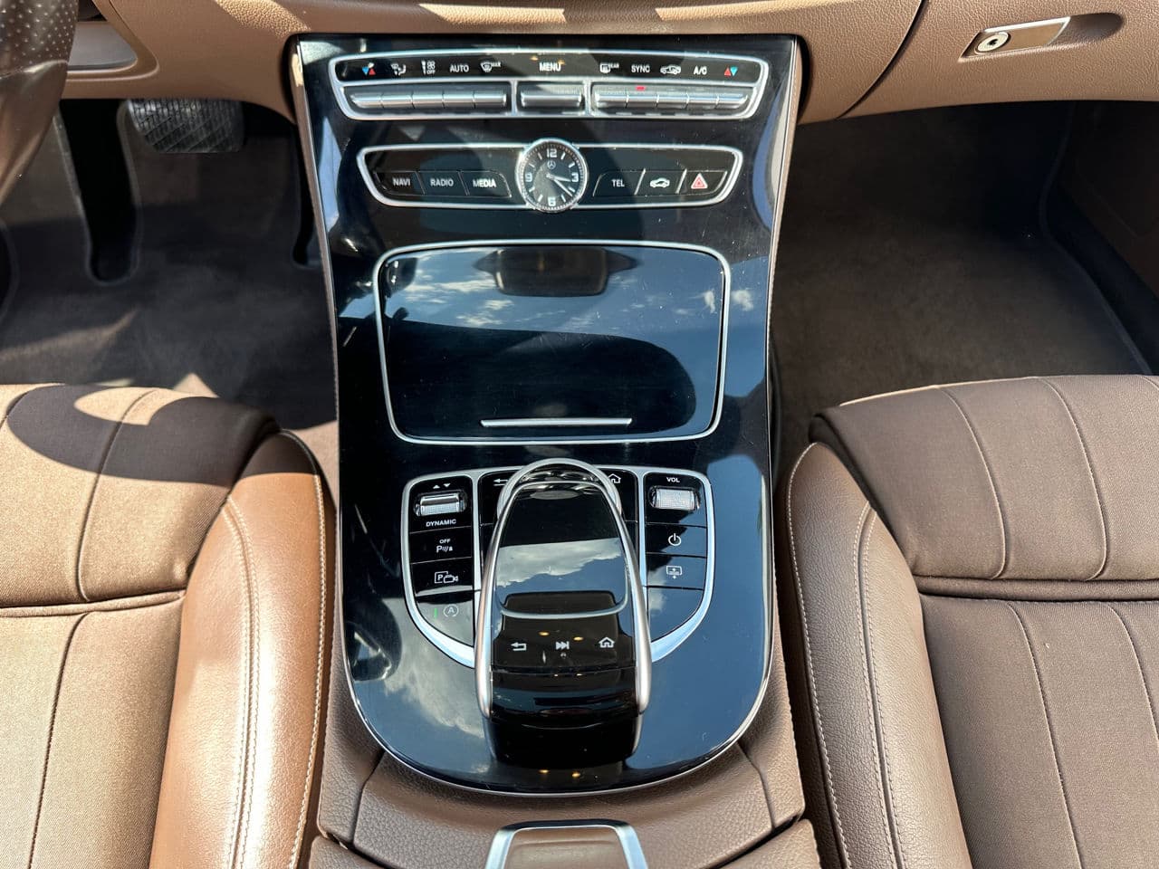 2016 Mercedes E 220 — Miniatură 15