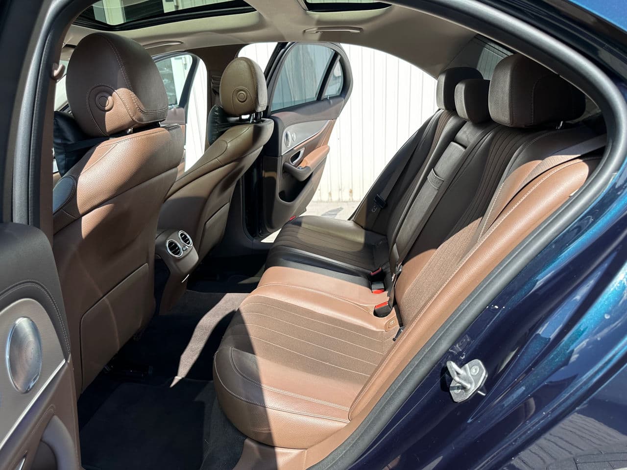 2016 Mercedes E 220 — Miniatură 8