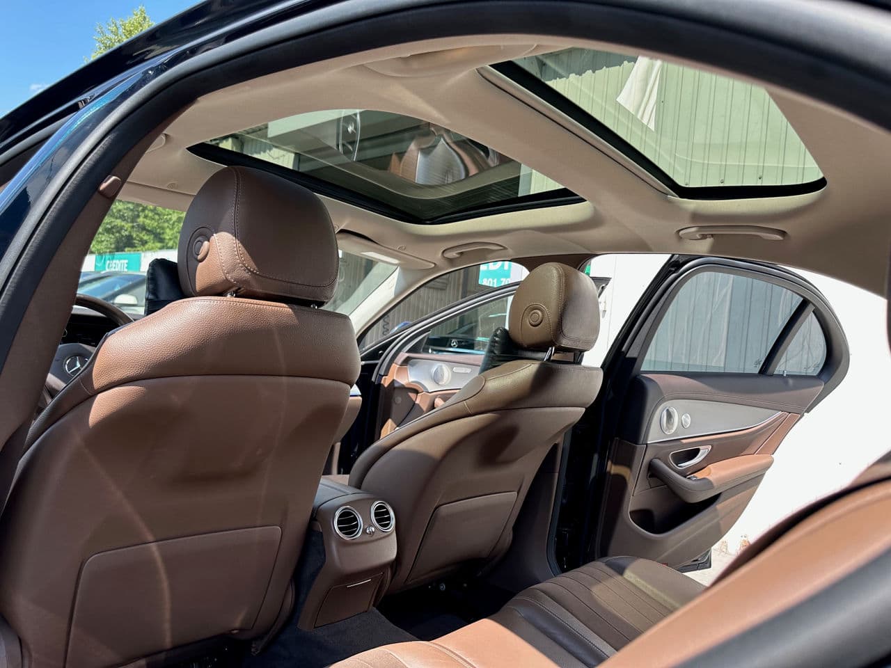 2016 Mercedes E 220 — Miniatură 7