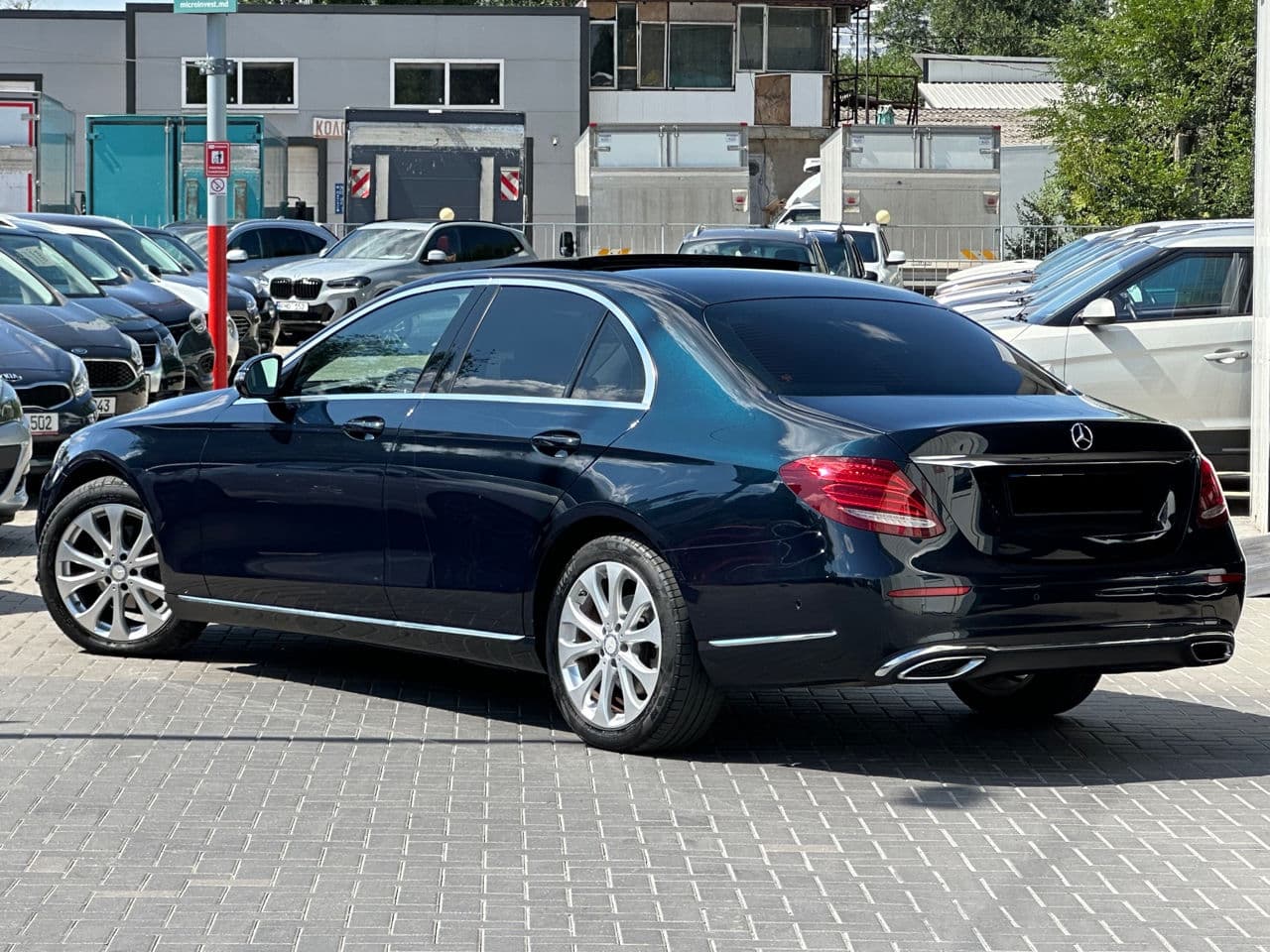 2016 Mercedes E 220 — Miniatură 2