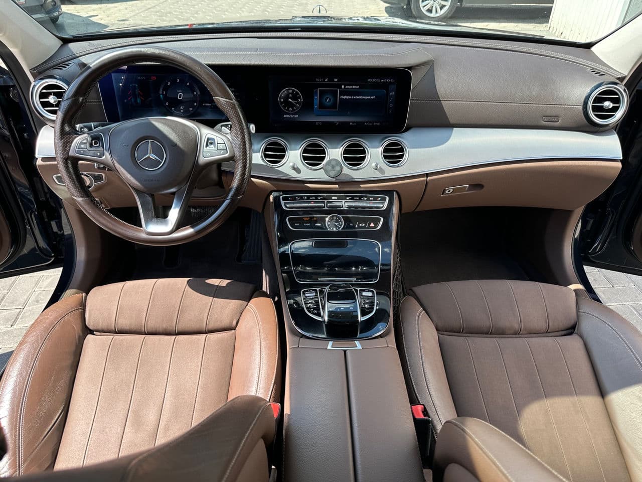 2016 Mercedes E 220 — Miniatură 10