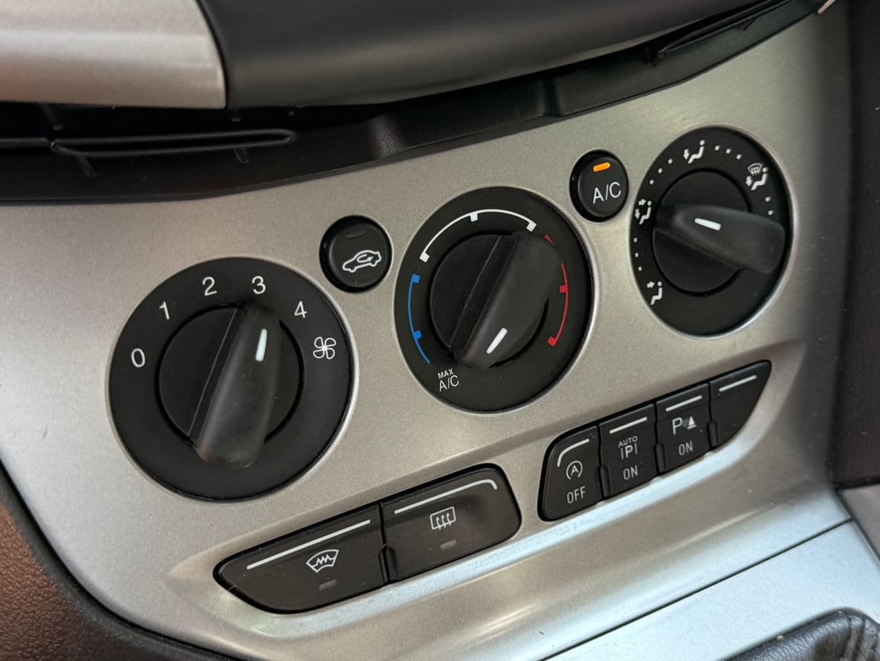 2014 Ford Focus — Miniatură 11