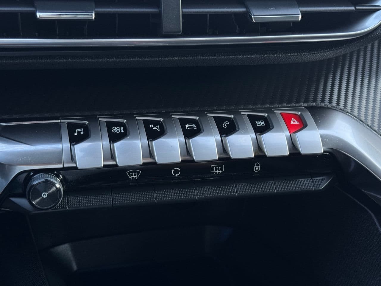 2018 Peugeot 3008 — Miniatură 12