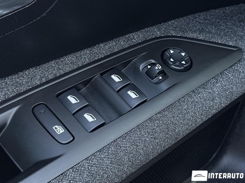 2018 Peugeot 3008 — Miniatură 18