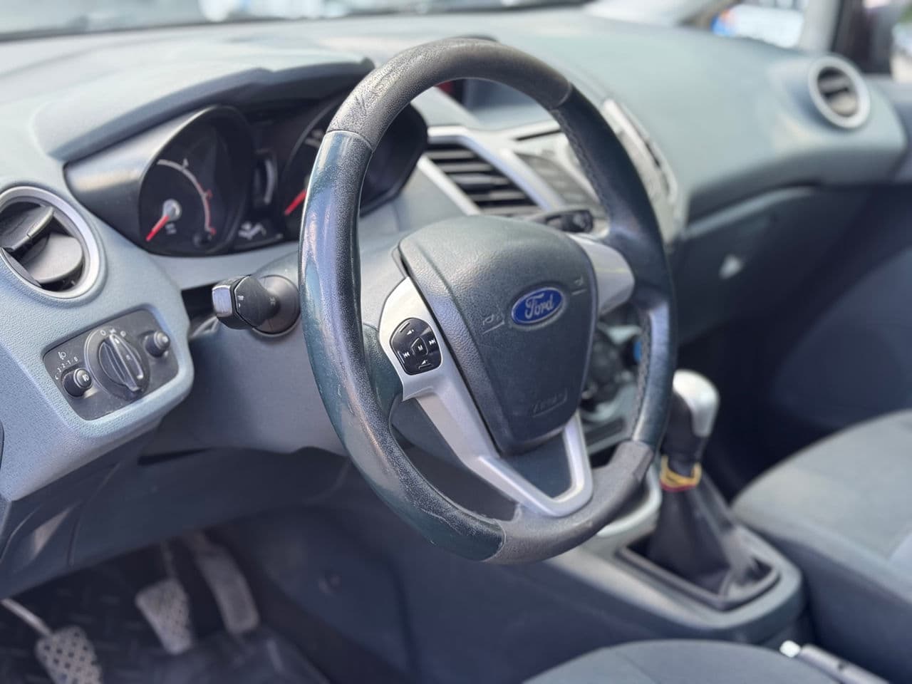 2011 Ford Fiesta — Miniatură 8