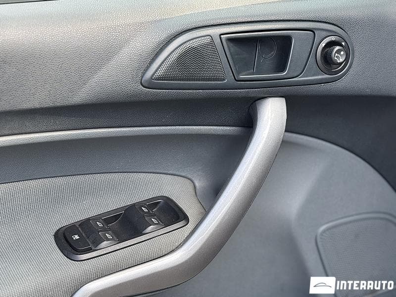 2011 Ford Fiesta — Miniatură 6