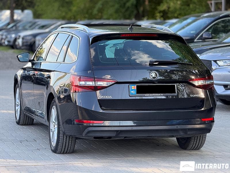 2019 Skoda Superb — Miniatură 4