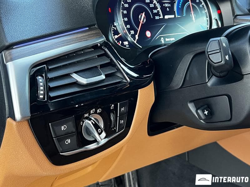 BMW 530e 2018 — Миниатюра 11