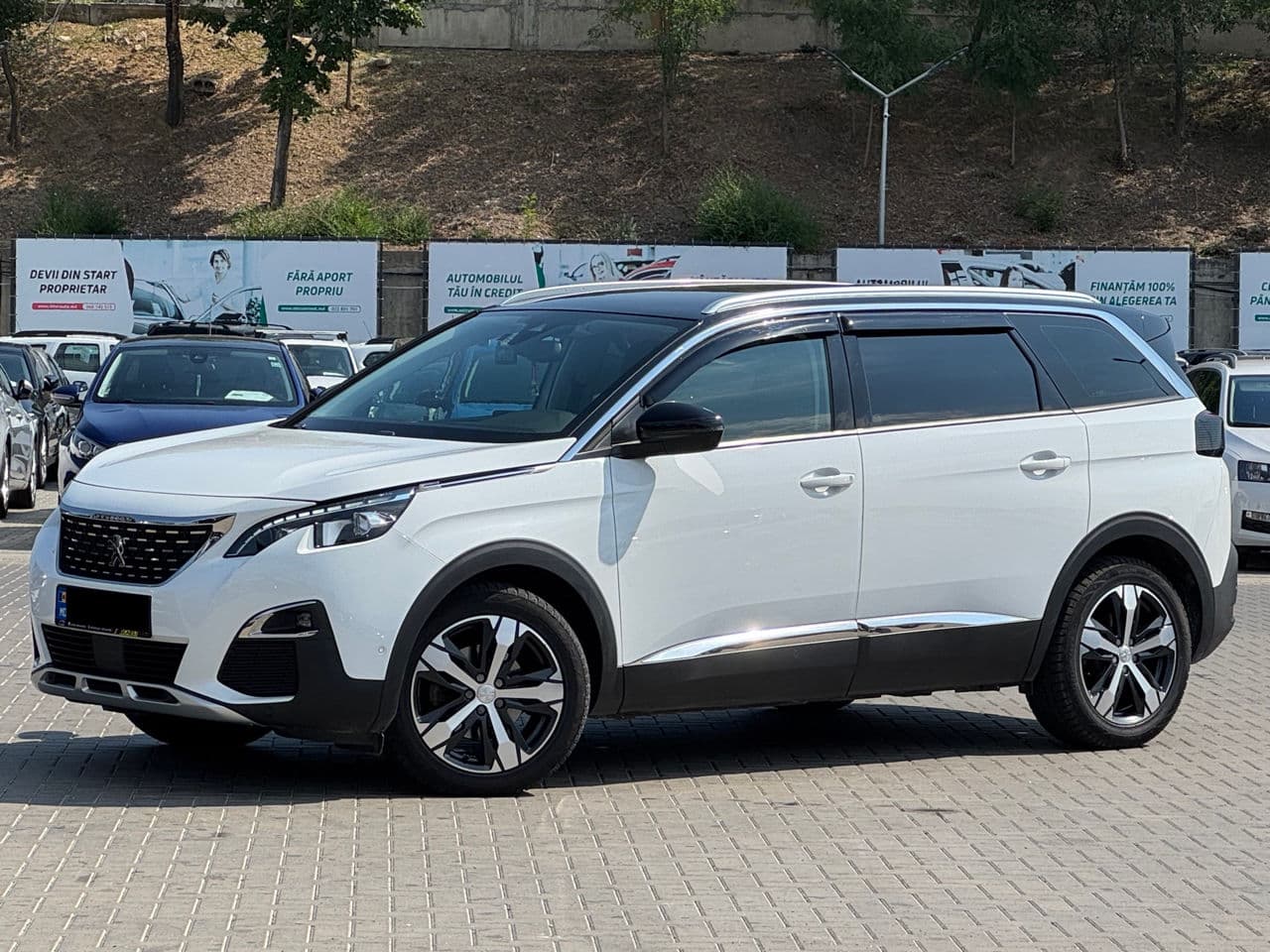 2018 Peugeot 5008 — Miniatură 2