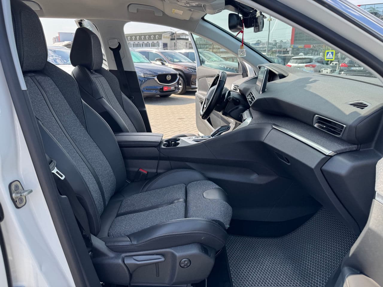 2018 Peugeot 5008 — Miniatură 16