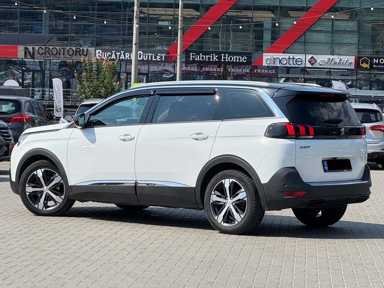 2018 Peugeot 5008 — Miniatură 4