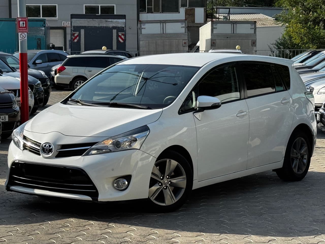 2014 Toyota Verso — Miniatură 2