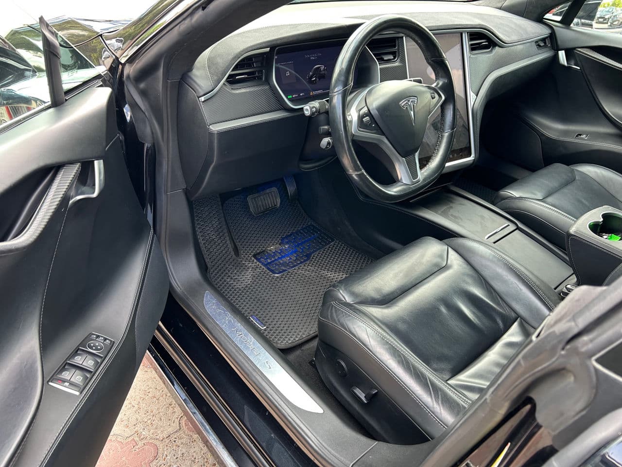 Tesla Model S 2017 — Миниатюра 5