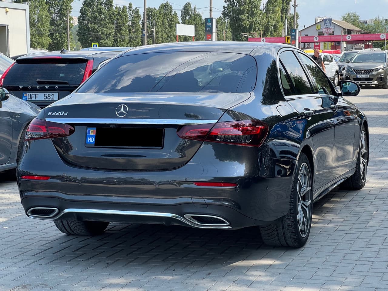 2021 Mercedes E 220 — Miniatură 2
