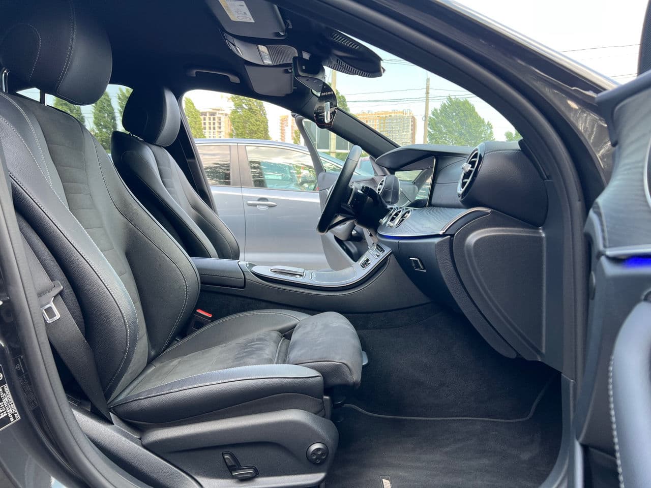 2021 Mercedes E 220 — Miniatură 19