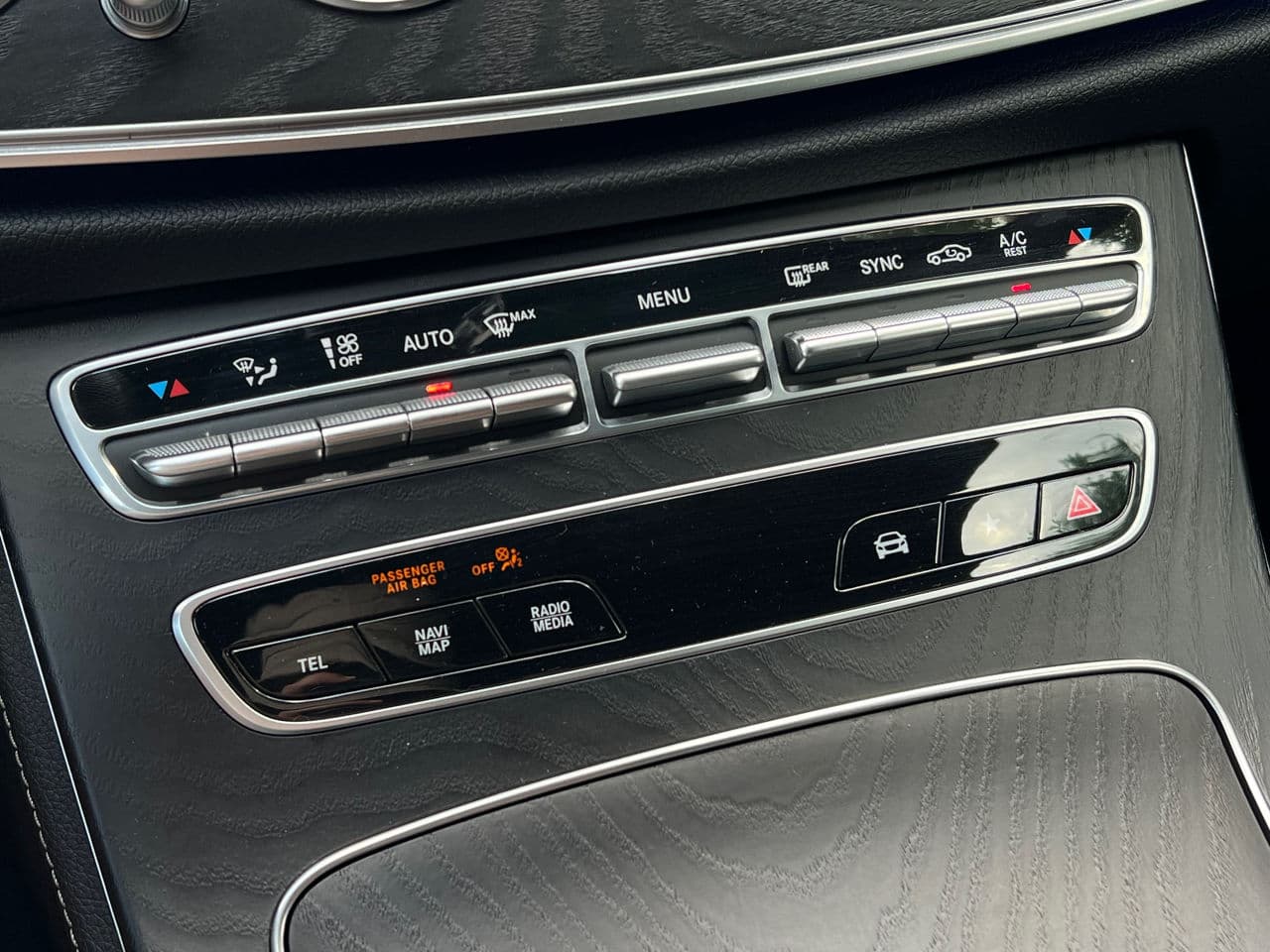 2021 Mercedes E 220 — Miniatură 18