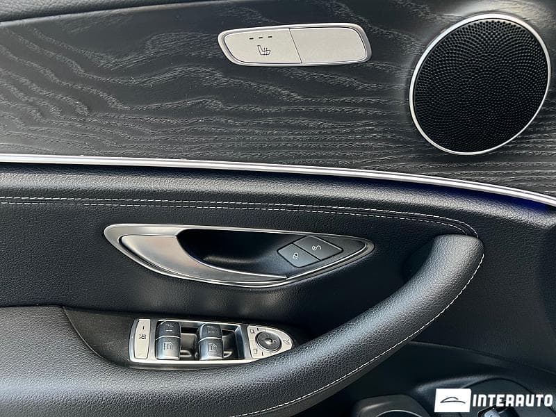 2021 Mercedes E 220 — Miniatură 6