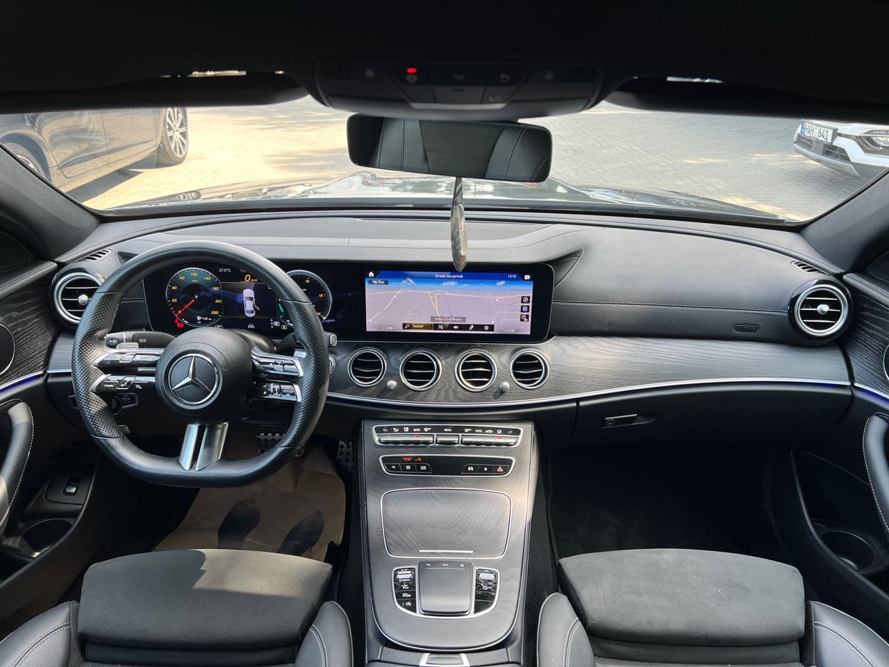 2021 Mercedes E 220 — Miniatură 8
