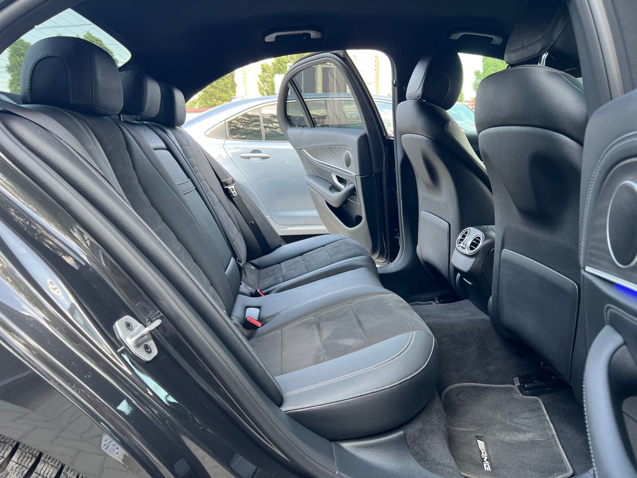 2021 Mercedes E 220 — Miniatură 20