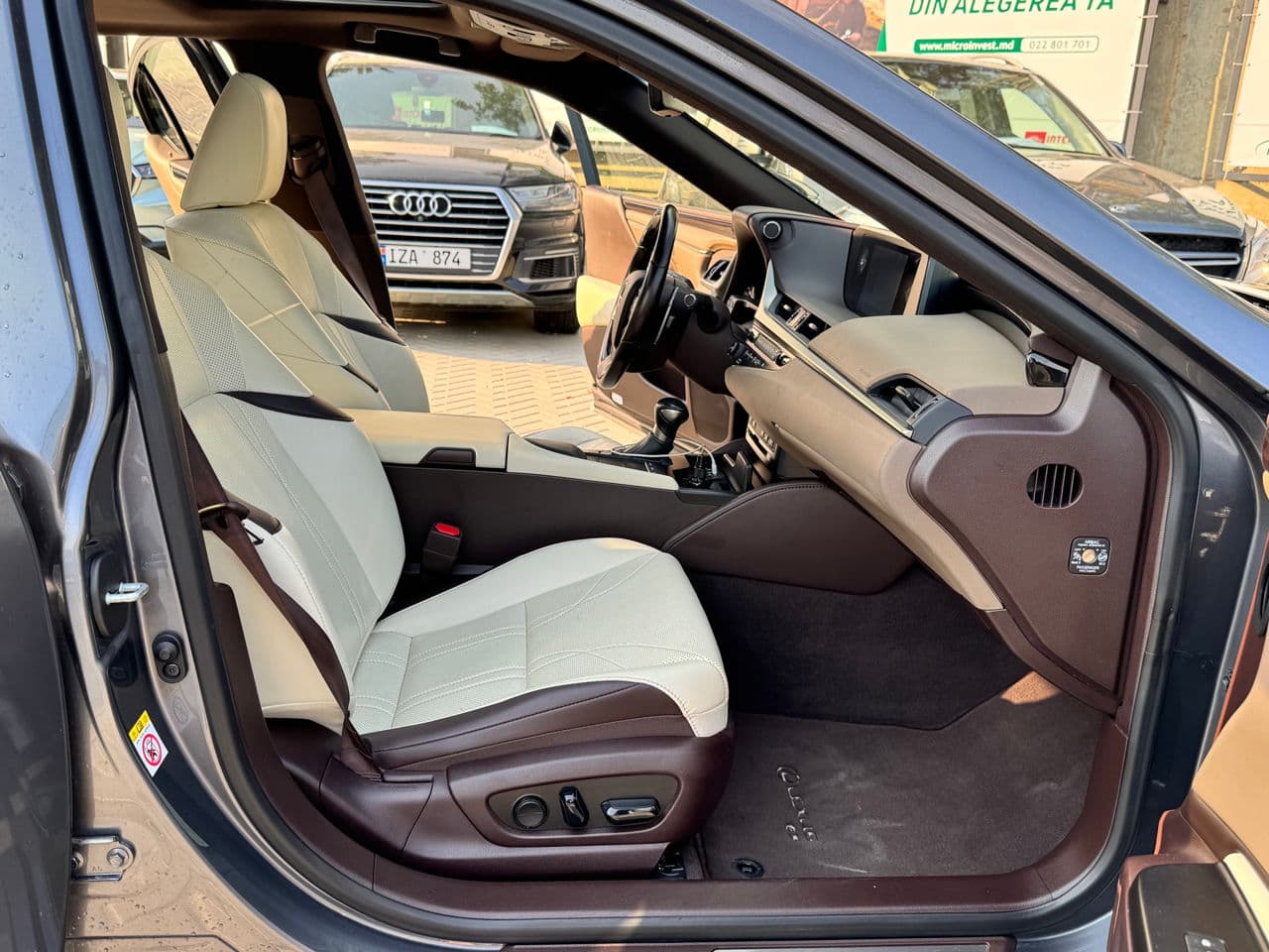 Lexus ES 300h 2019 — Миниатюра 17
