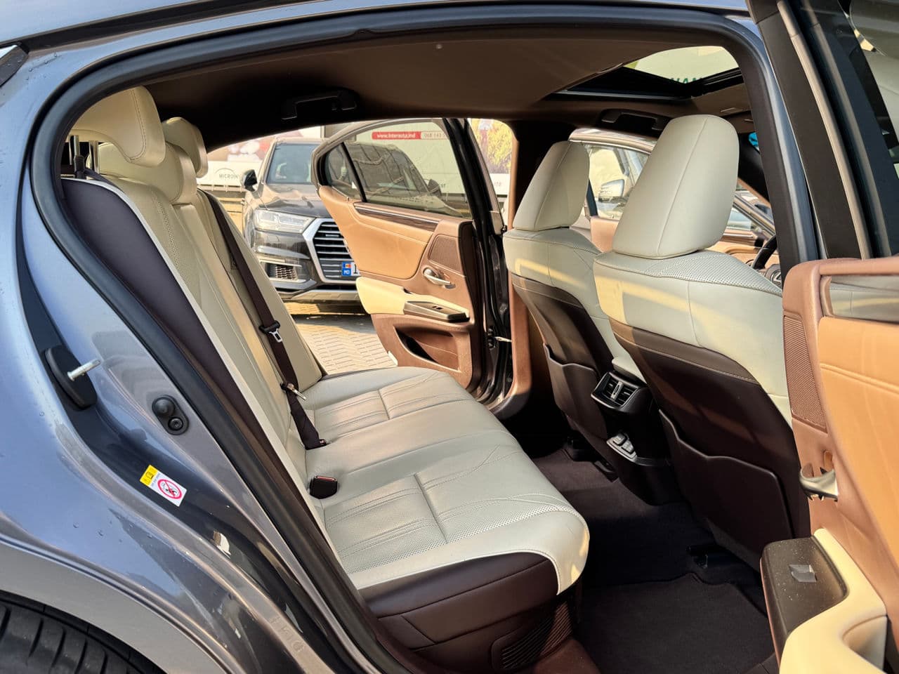 Lexus ES 300h 2019 — Миниатюра 16