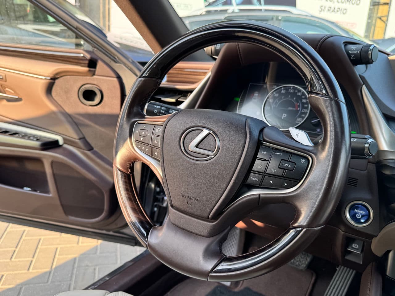 Lexus ES 300h 2019 — Миниатюра 7