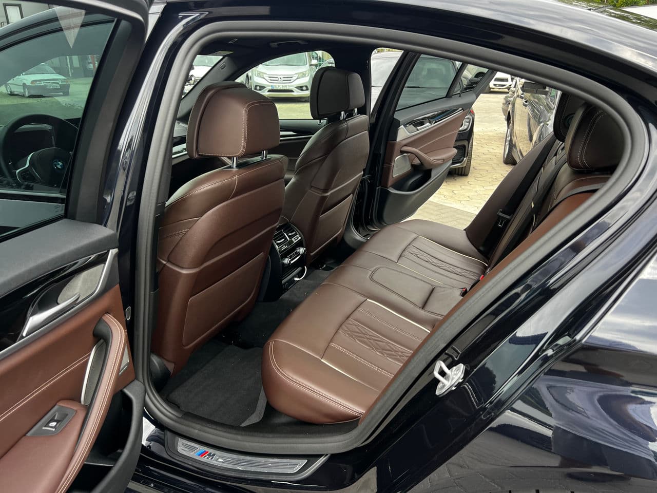 2021 BMW 545e — Miniatură 6