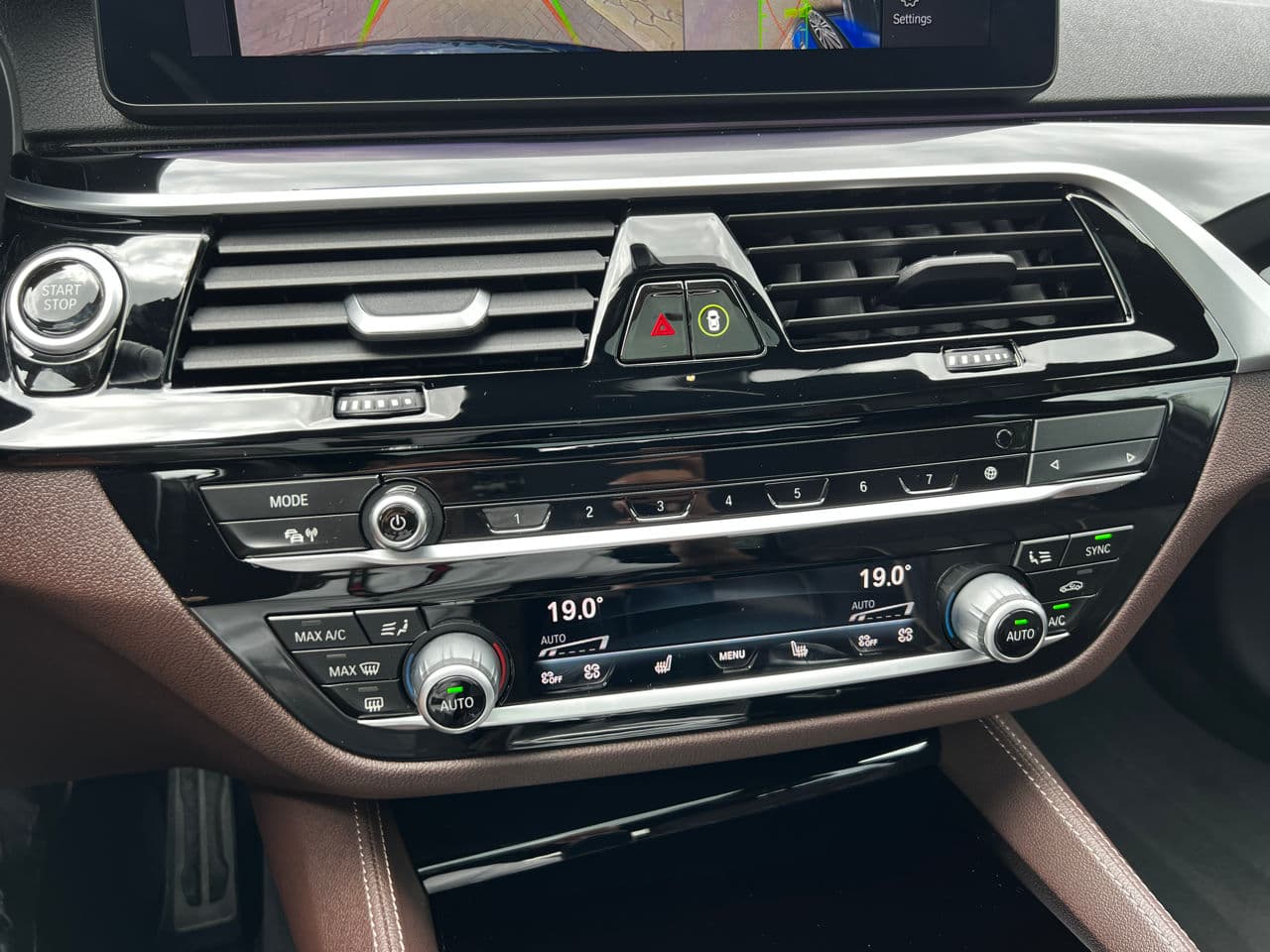 2021 BMW 545e — Miniatură 12