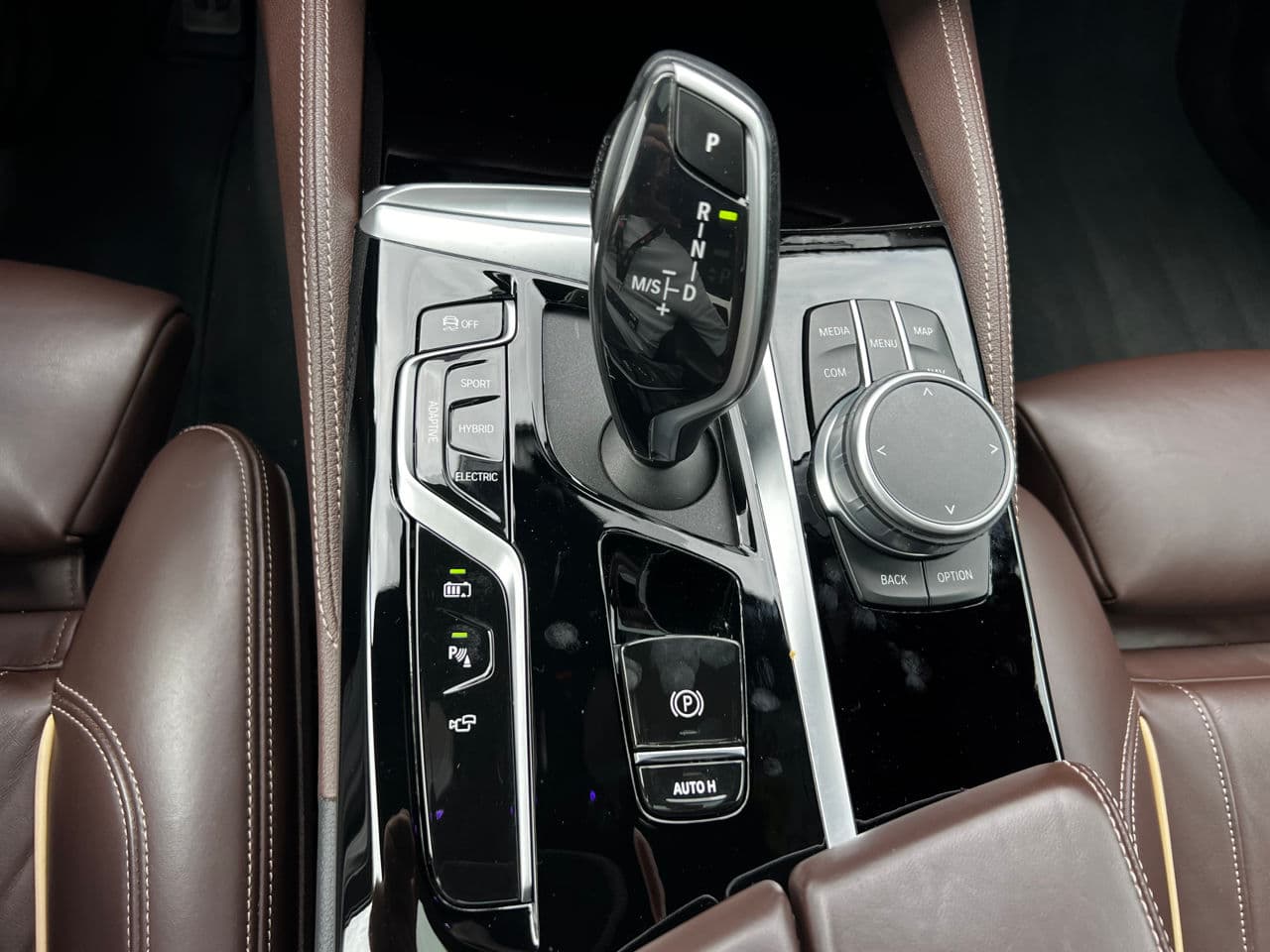 2021 BMW 545e — Miniatură 13