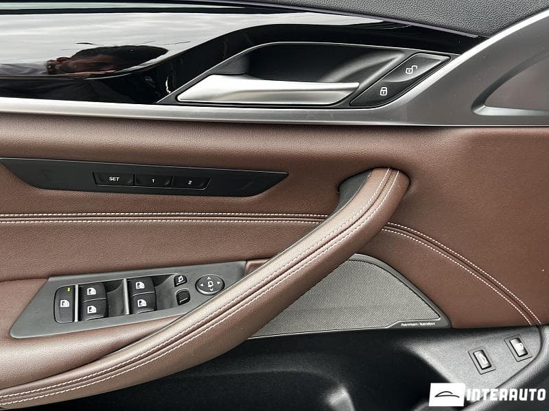 2021 BMW 545e — Miniatură 16