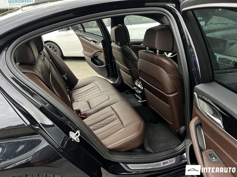 2021 BMW 545e — Miniatură 15
