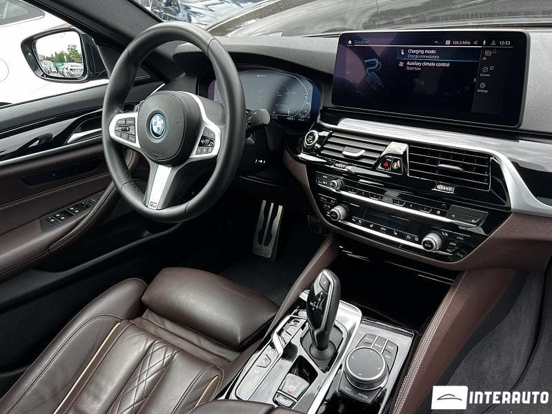 2021 BMW 545e — Miniatură 9