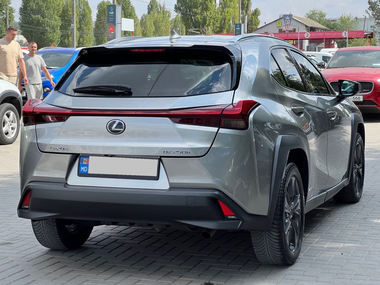 2021 Lexus UX 250h — Miniatură 2