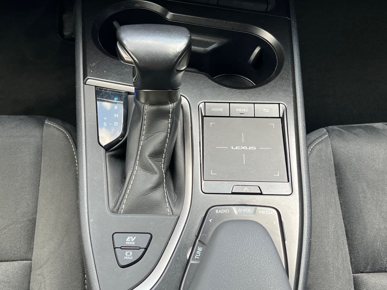 2021 Lexus UX 250h — Miniatură 11